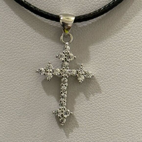 Stunning Moissanite Cross Necklace Sterling Silver Pendant - Picture 5 of 6